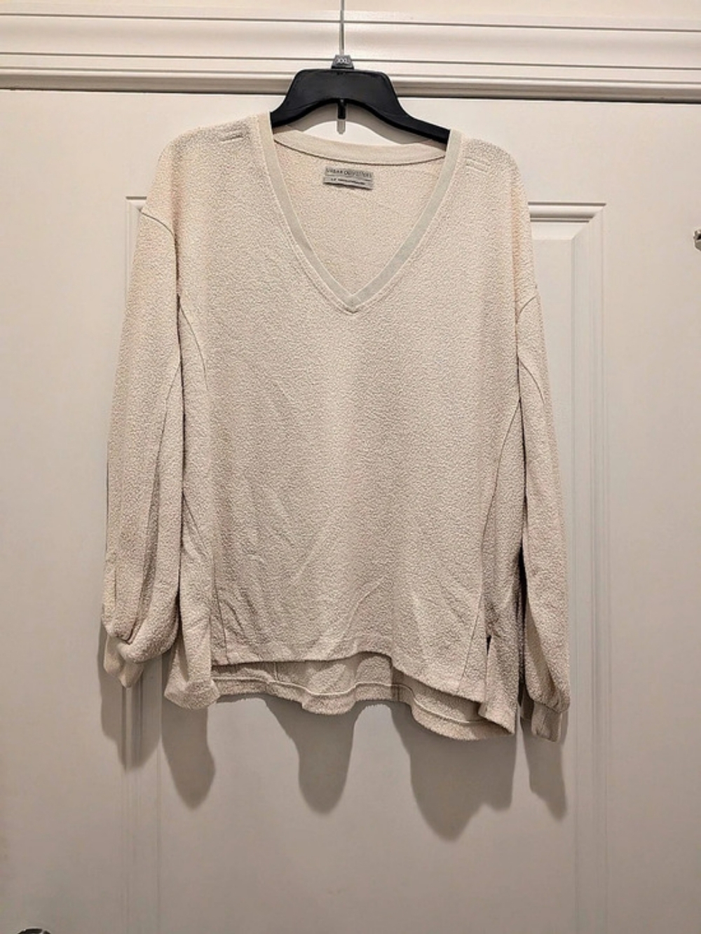 Urban Outfitters Textured V-Neck Sweater in Cream Size Small